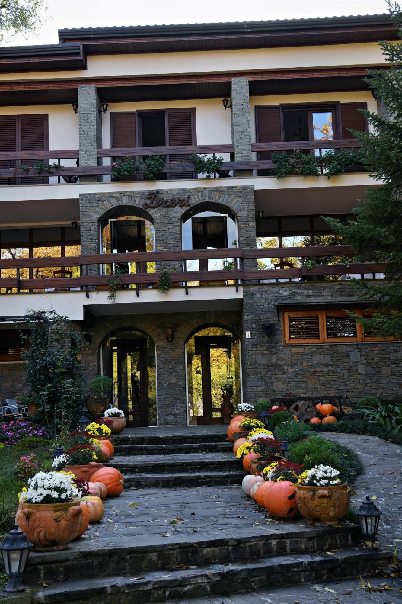 Hotel Restaurant Dreri Tirana Exterior photo