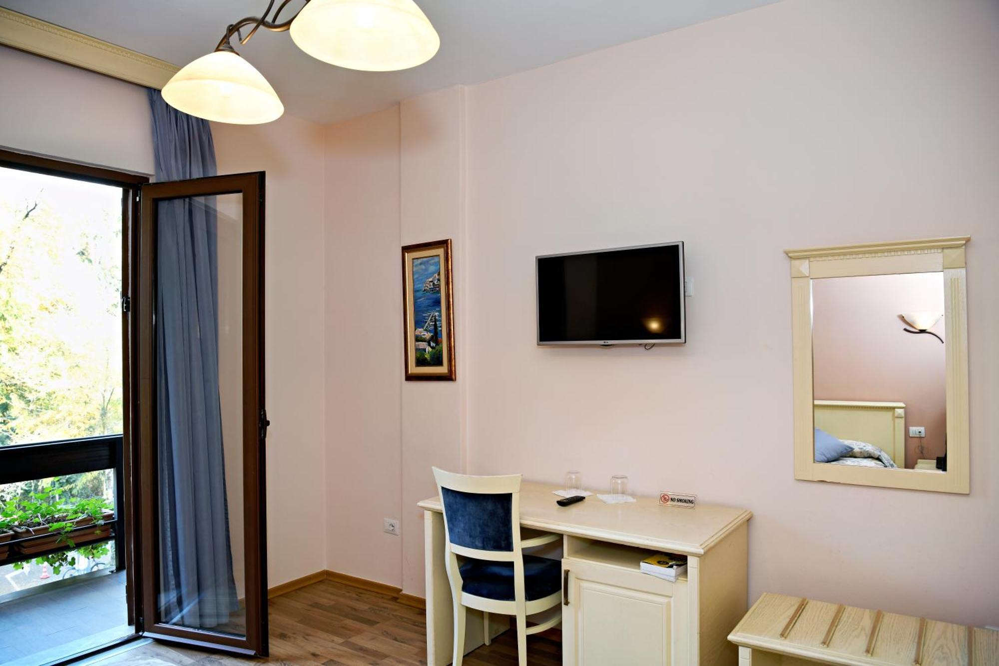 Hotel Restaurant Dreri Tirana Exterior photo