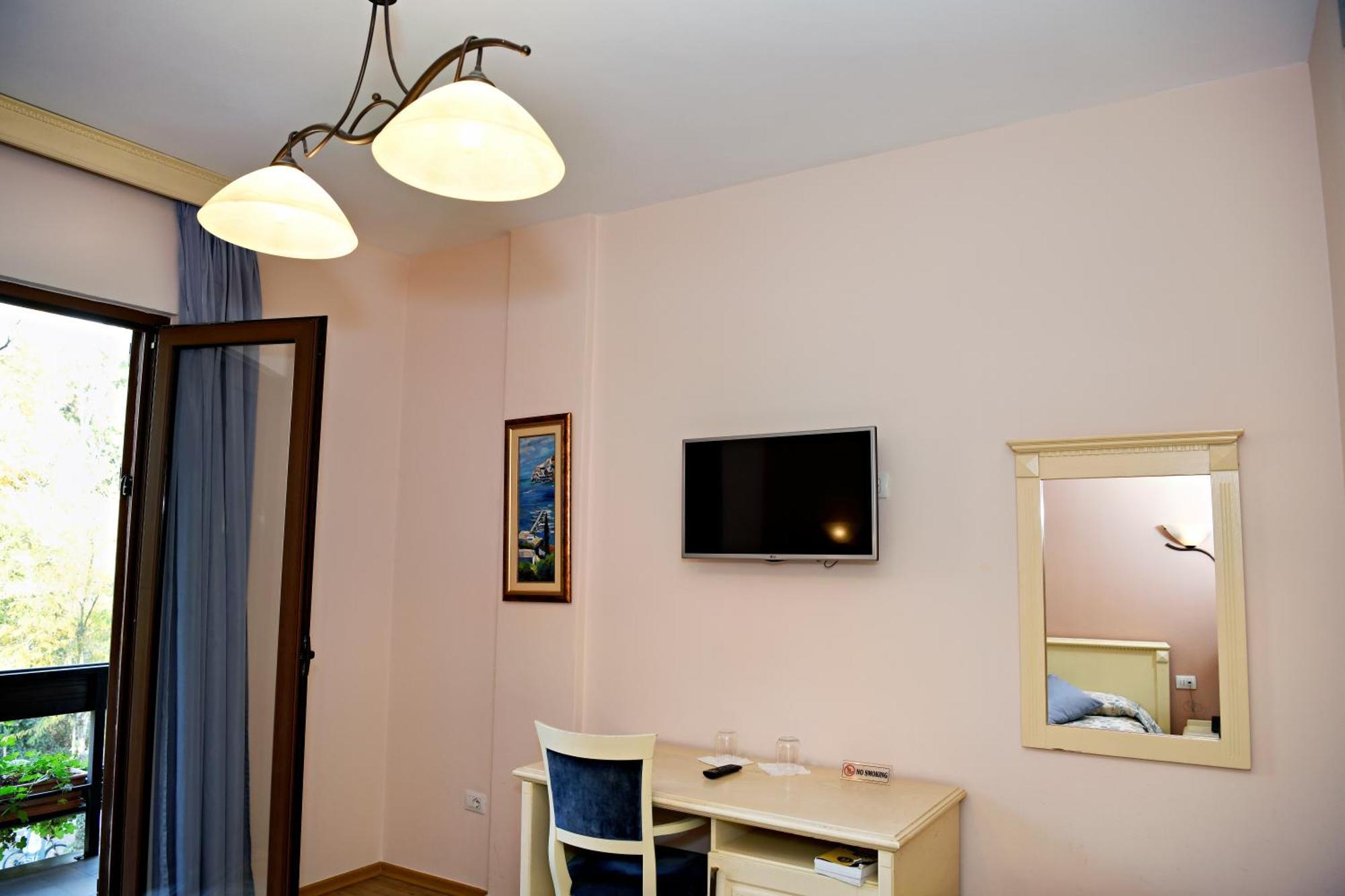 Hotel Restaurant Dreri Tirana Exterior photo